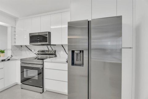 Copropriété à vendre à Sunrise, Floride: 2 chambres, 103.12 m2 № 2010719 - photo 6