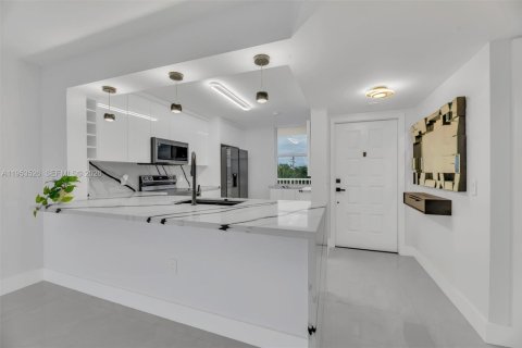 Кондоминиум с 2 спальнями в Санрайз, Флорида № 2010719