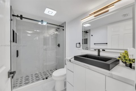 Copropriété à vendre à Sunrise, Floride: 2 chambres, 103.12 m2 № 2010719 - photo 12