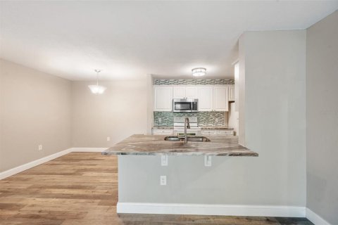 Condo in Tampa, Florida, 1 bedroom  № 1815213 - photo 11