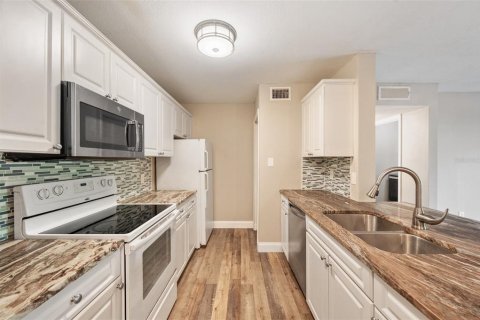 Condo in Tampa, Florida, 1 bedroom  № 1815213 - photo 9