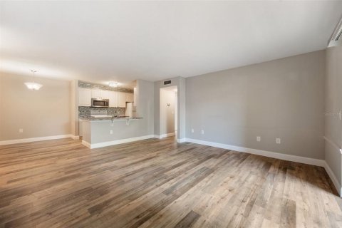 Condo in Tampa, Florida, 1 bedroom  № 1815213 - photo 14