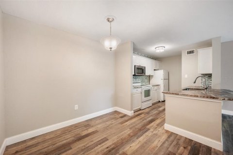 Condo in Tampa, Florida, 1 bedroom  № 1815213 - photo 5