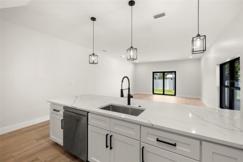 Townhouse in Tampa, Florida 3 bedrooms, 211.54 sq.m. № 1846437 - photo 15