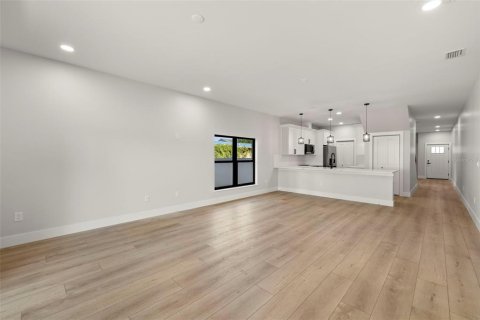 Townhouse in Tampa, Florida 3 bedrooms, 211.54 sq.m. № 1846437 - photo 18