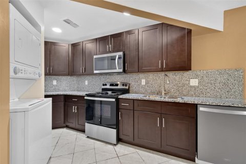 Apartment in Kissimmee, Florida 2 bedrooms, 102.19 sq.m. № 2277193 - photo 8