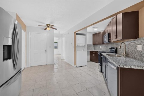 Apartment in Kissimmee, Florida 2 bedrooms, 102.19 sq.m. № 2277193 - photo 9