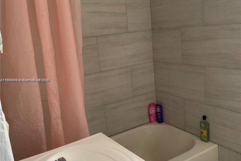 Propiedad comercial en venta en Miami, Florida, 116.5 m2 № 1833765 - foto 9