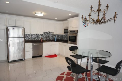 Copropriété à louer à Sunny Isles Beach, Floride: 1 chambre, 93.37 m2 № 1694192 - photo 2