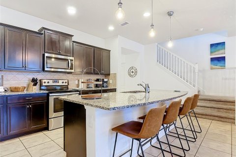 Touwnhouse à vendre à Kissimmee, Floride: 5 chambres, 210.24 m2 № 2322409 - photo 9