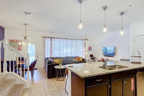 Touwnhouse à vendre à Kissimmee, Floride: 5 chambres, 210.24 m2 № 2322409 - photo 5