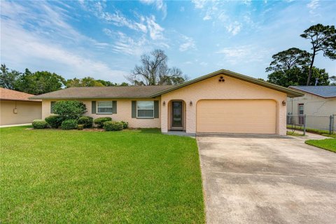 House in South Daytona, Florida 3 bedrooms, 98.85 sq.m. № 2258852