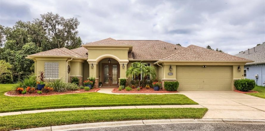 Casa en Brooksville, Florida 4 dormitorios, 218.13 m2 № 2385581