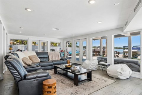 Villa ou maison à vendre à Palm Harbor, Floride: 4 chambres, 329.06 m2 № 2420512 - photo 19
