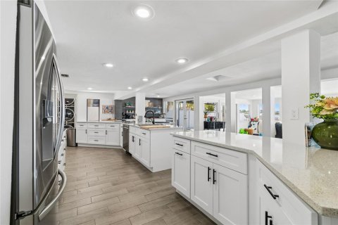 Villa ou maison à vendre à Palm Harbor, Floride: 4 chambres, 329.06 m2 № 2420512 - photo 8