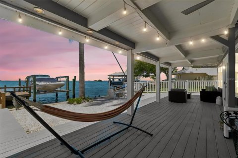 Villa ou maison à Palm Harbor, Floride 4 chambres, 329.06 m2 № 2420512