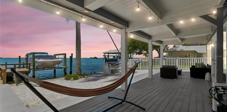 Villa ou maison à Palm Harbor, Floride 4 chambres, 329.06 m2 № 2420512