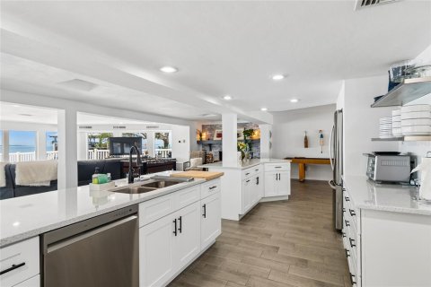 Villa ou maison à vendre à Palm Harbor, Floride: 4 chambres, 329.06 m2 № 2420512 - photo 10