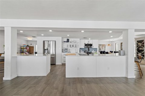 Villa ou maison à vendre à Palm Harbor, Floride: 4 chambres, 329.06 m2 № 2420512 - photo 7