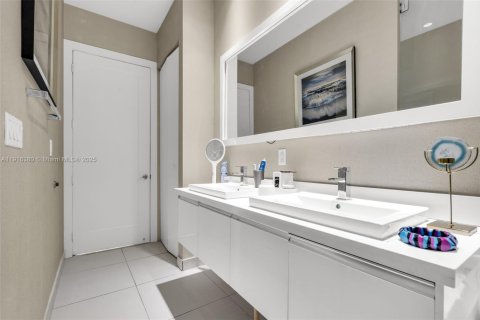 Condominio en venta en Doral, Florida, 3 dormitorios, 125.51 m2 № 1971112 - foto 26