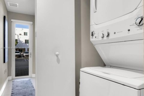 Condominio en venta en Doral, Florida, 3 dormitorios, 125.51 m2 № 1971112 - foto 27