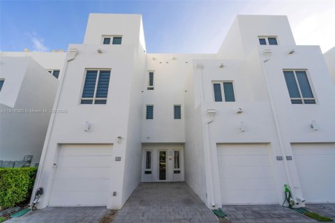 Condominio en venta en Doral, Florida, 3 dormitorios, 125.51 m2 № 1971112 - foto 28