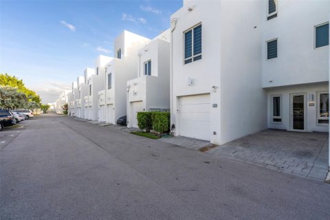 Condominio en venta en Doral, Florida, 3 dormitorios, 125.51 m2 № 1971112 - foto 29
