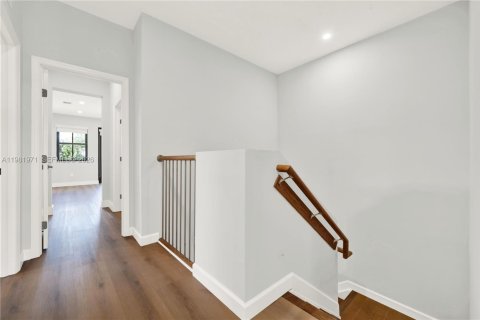 Townhouse in Doral, Florida 4 bedrooms, 200.3 sq.m. № 2043211 - photo 14