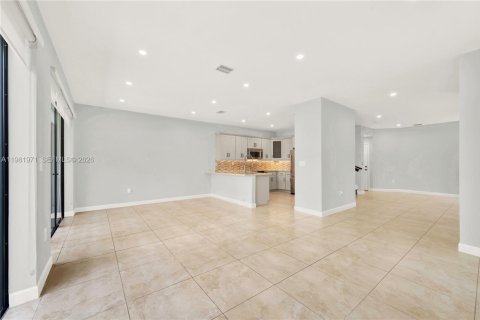 Townhouse in Doral, Florida 4 bedrooms, 200.3 sq.m. № 2043211 - photo 9