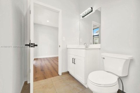 Townhouse in Doral, Florida 4 bedrooms, 200.3 sq.m. № 2043211 - photo 26
