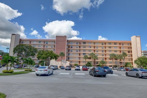 Condo in Delray Beach, Florida, 2 bedrooms  № 652592 - photo 1
