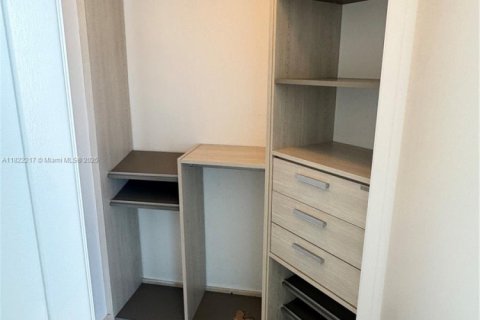Condominio en venta en Miami, Florida, 3 dormitorios, 154.59 m2 № 1783756 - foto 21