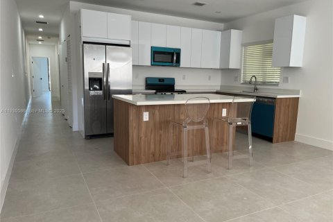 Appartement à louer à Hallandale Beach, Floride: 3 chambres № 1989297 - photo 2