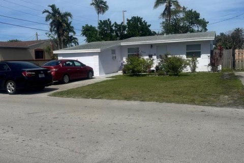 House in Hollywood, Florida 3 bedrooms, 100.61 sq.m. № 2146537 - photo 6
