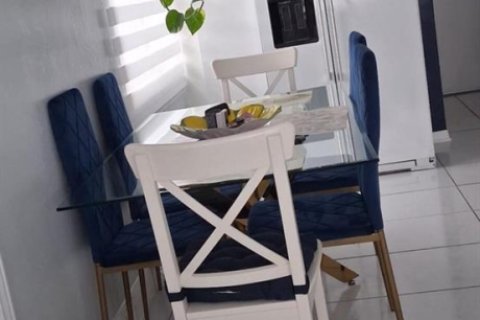 House in Hollywood, Florida 3 bedrooms, 100.61 sq.m. № 2146537 - photo 3