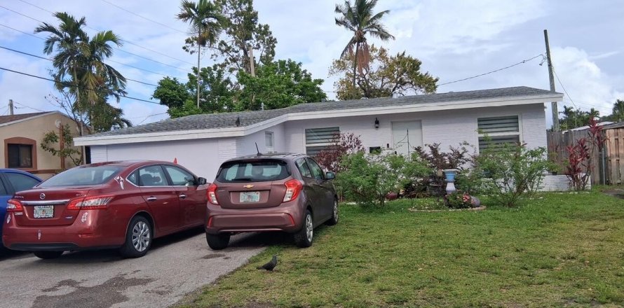 House in Hollywood, Florida 3 bedrooms, 100.61 sq.m. № 2146537