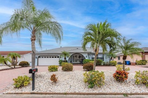 Casa en alquiler en Apollo Beach, Florida, 3 dormitorios, 166.39 m2 № 242136 - foto 1