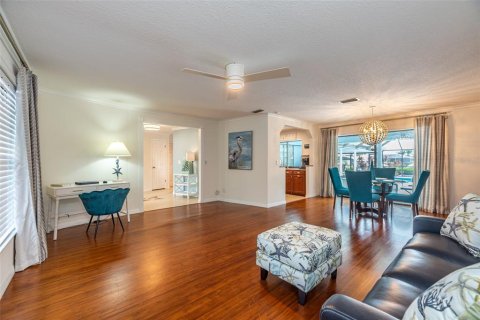 Casa en alquiler en Apollo Beach, Florida, 3 dormitorios, 166.39 m2 № 242136 - foto 9