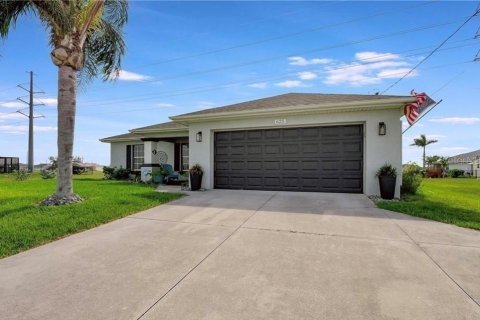 Villa ou maison à Cape Coral, Floride 3 chambres, 135.45 m2 № 2107065