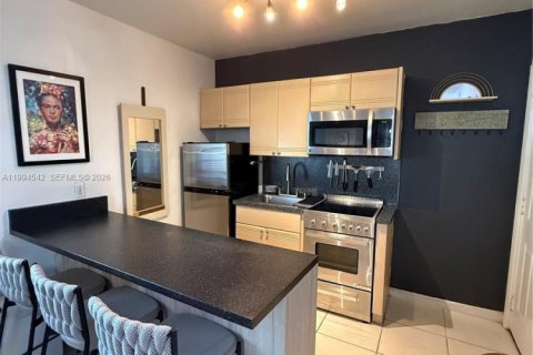Condominio en Miami Beach, Florida, 1 dormitorio  № 2056239