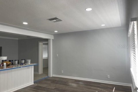 House in Saint Petersburg, Florida 3 bedrooms, 138.42 sq.m. № 2342680 - photo 11