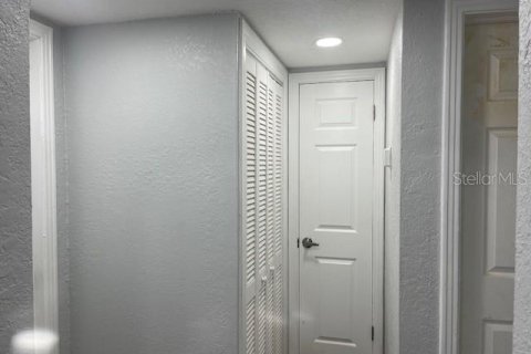 House in Saint Petersburg, Florida 3 bedrooms, 138.42 sq.m. № 2342680 - photo 9