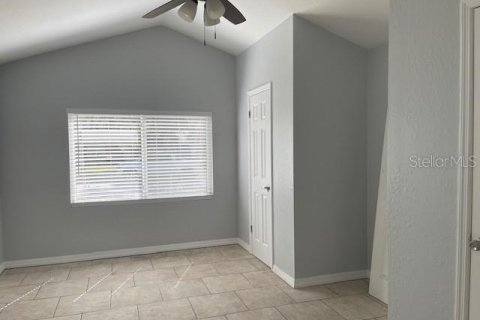 House in Saint Petersburg, Florida 3 bedrooms, 138.42 sq.m. № 2342680 - photo 12