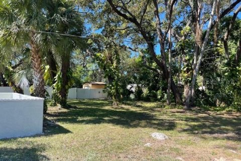 House in Saint Petersburg, Florida 3 bedrooms, 138.42 sq.m. № 2342680 - photo 4