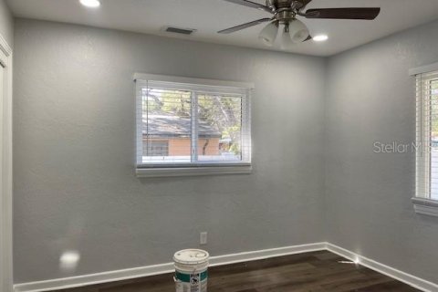 House in Saint Petersburg, Florida 3 bedrooms, 138.42 sq.m. № 2342680 - photo 8