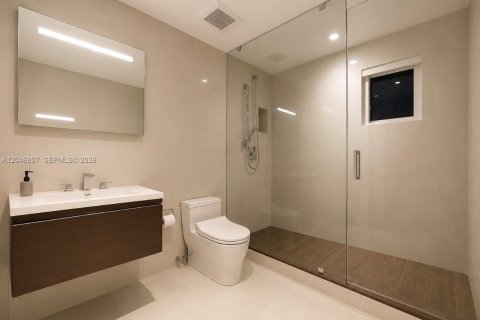 Villa ou maison à louer à Miami Beach, Floride: 4 chambres, 310.11 m2 № 2252477 - photo 19