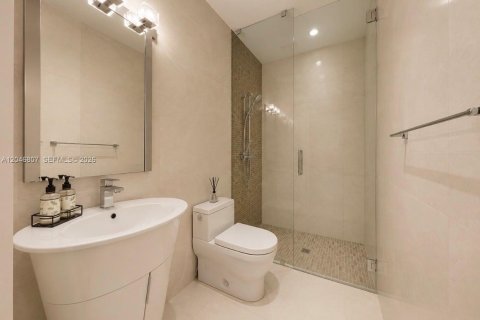 Villa ou maison à louer à Miami Beach, Floride: 4 chambres, 310.11 m2 № 2252477 - photo 18