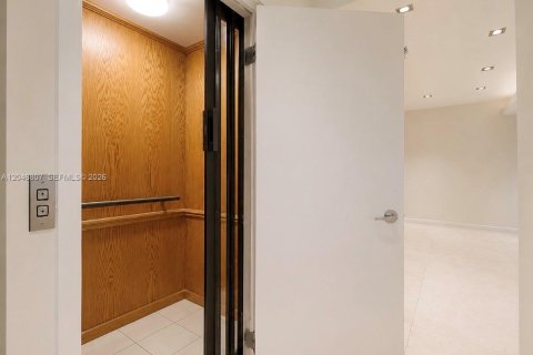 Villa ou maison à louer à Miami Beach, Floride: 4 chambres, 310.11 m2 № 2252477 - photo 24