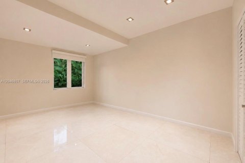 Villa ou maison à louer à Miami Beach, Floride: 4 chambres, 310.11 m2 № 2252477 - photo 14