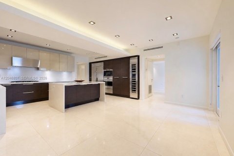 Villa ou maison à louer à Miami Beach, Floride: 4 chambres, 310.11 m2 № 2252477 - photo 12